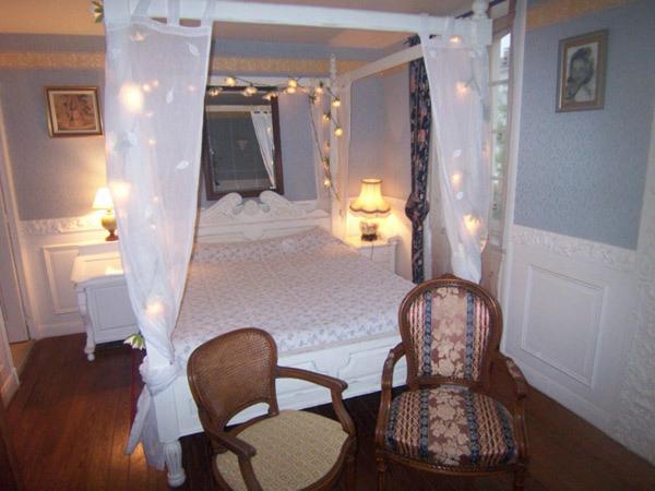 Logis Deritel Bed and Breakfast Montsûrs Pokój zdjęcie